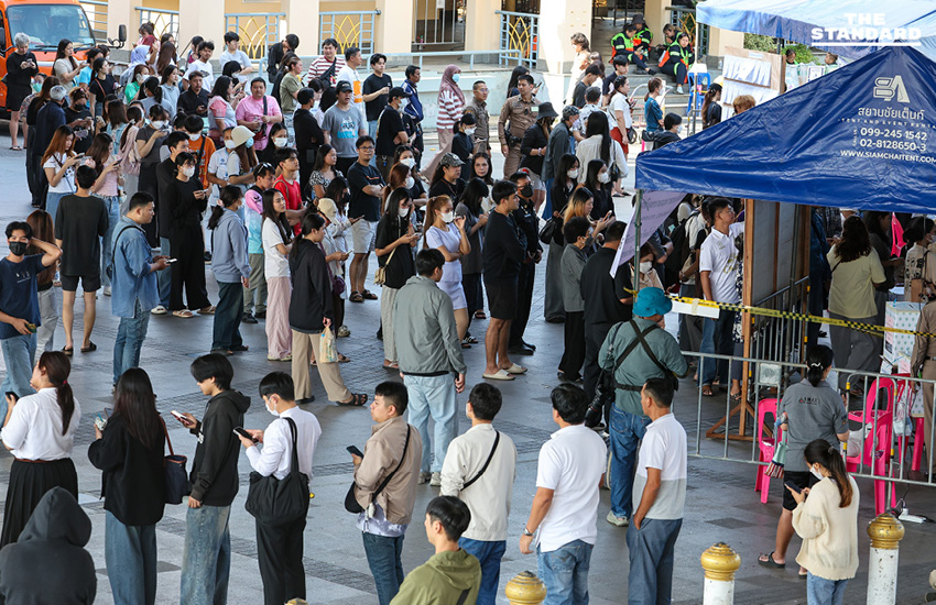 บรรยากาศการเลือกตั้งล่วงหน้าใต้สะพานพระราม 8 เขตบางพลัด มีประชาชนแห่มาใช้สิทธิอย่างเนืองแน่นแม้แดดร้อน 4