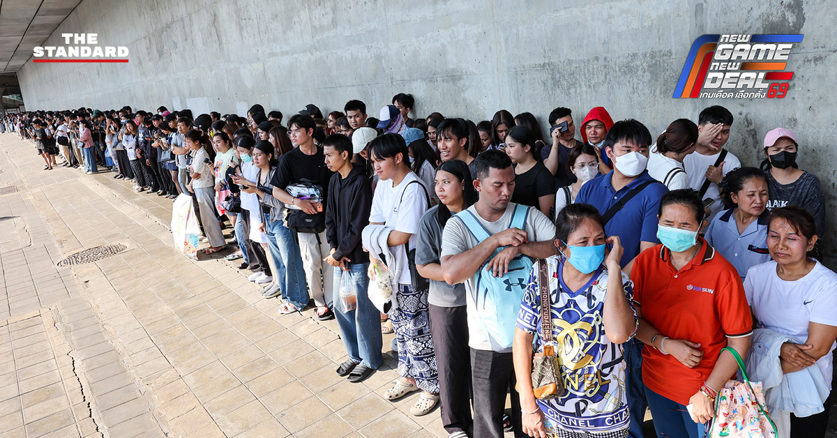 บรรยากาศการเลือกตั้งล่วงหน้าใต้สะพานพระราม 8 เขตบางพลัด มีประชาชนแห่มาใช้สิทธิอย่างเนืองแน่นแม้แดดร้อน