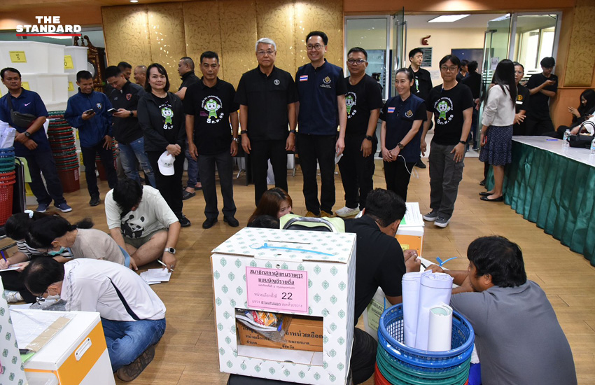 ภาพปลัด กทม. ณรงค์ เรืองศรี ลงพื้นที่ตรวจความพร้อมหน่วยเลือกตั้งก่อนวันเลือกตั้ง สส. 8 ก.พ. 1