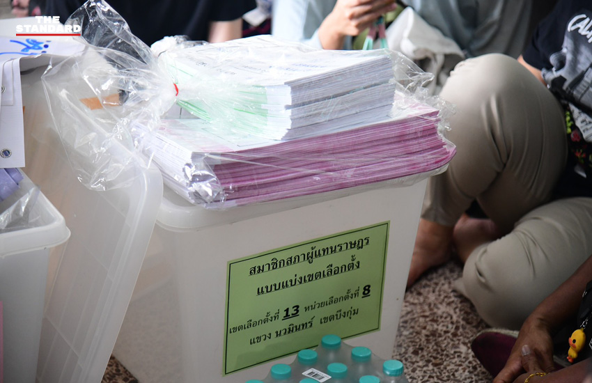 ภาพปลัด กทม. ณรงค์ เรืองศรี ลงพื้นที่ตรวจความพร้อมหน่วยเลือกตั้งก่อนวันเลือกตั้ง สส. 8 ก.พ. 3