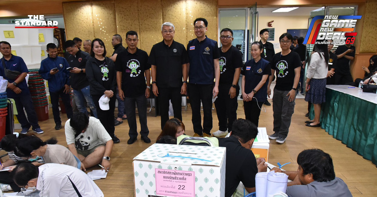 ภาพปลัด กทม. ณรงค์ เรืองศรี ลงพื้นที่ตรวจความพร้อมหน่วยเลือกตั้งก่อนวันเลือกตั้ง สส. 8 ก.พ.