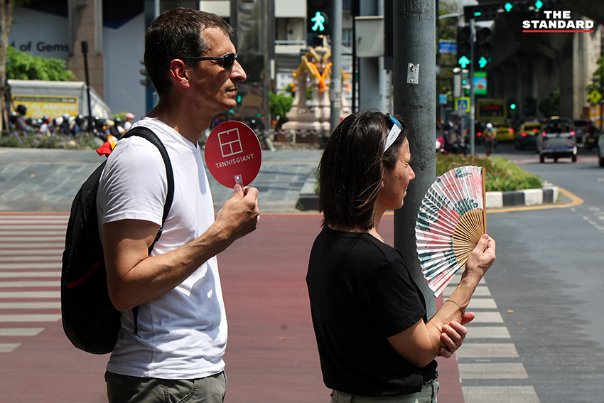 ภาพทิวทัศน์ กรุงเทพมหานคร แสดงสภาพอากาศร้อนในตอนกลางวัน พร้อมเมฆฝนฟ้าคะนอง 1