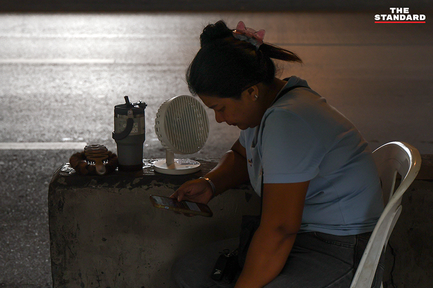 ภาพทิวทัศน์ กรุงเทพมหานคร แสดงสภาพอากาศร้อนในตอนกลางวัน พร้อมเมฆฝนฟ้าคะนอง 12