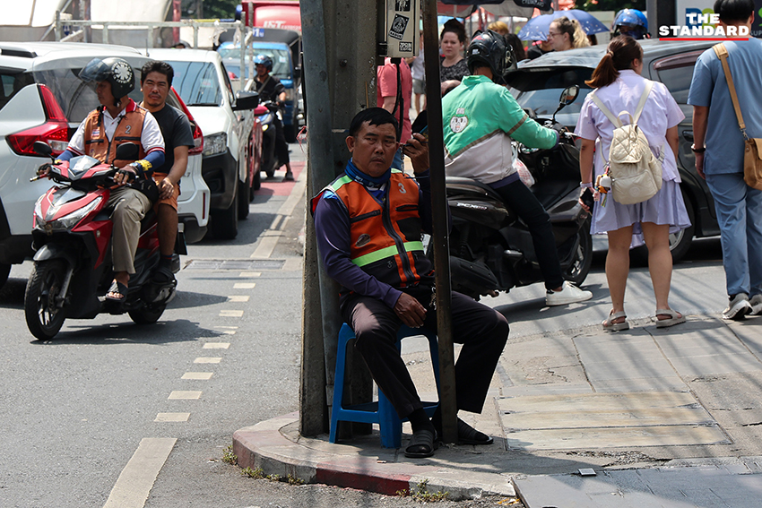 ภาพทิวทัศน์ กรุงเทพมหานคร แสดงสภาพอากาศร้อนในตอนกลางวัน พร้อมเมฆฝนฟ้าคะนอง 8