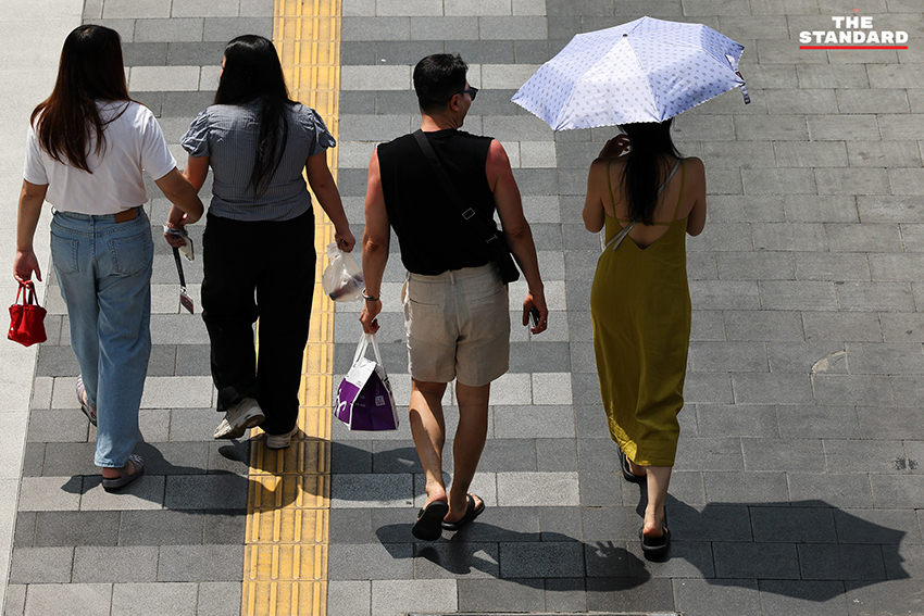 ภาพทิวทัศน์ กรุงเทพมหานคร แสดงสภาพอากาศร้อนในตอนกลางวัน พร้อมเมฆฝนฟ้าคะนอง 9