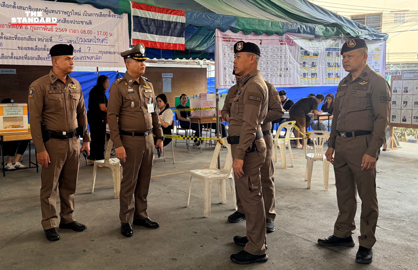 ผู้บัญชาการตำรวจนครบาลและผู้บัญชาการตำรวจแห่งชาติ ตรวจเยี่ยมหน่วยเลือกตั้งและจุดลงประชามติในกรุงเทพฯ และระยอง 1