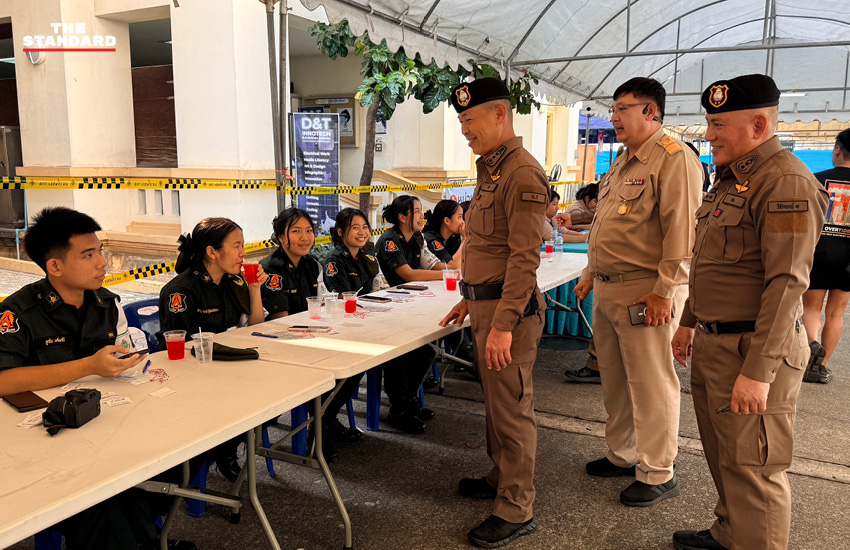 ผู้บัญชาการตำรวจนครบาลและผู้บัญชาการตำรวจแห่งชาติ ตรวจเยี่ยมหน่วยเลือกตั้งและจุดลงประชามติในกรุงเทพฯ และระยอง 2