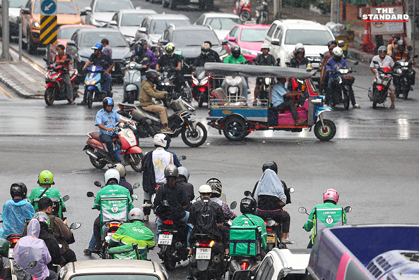 ภาพแสดงสภาพอากาศ กรุงเทพมหานครและปริมณฑล ที่มีแดดจัด อุณหภูมิสูง สลับกับฝนฟ้าคะนอง พร้อมคำเตือนจากกรมอุตุนิยมวิทยา 5