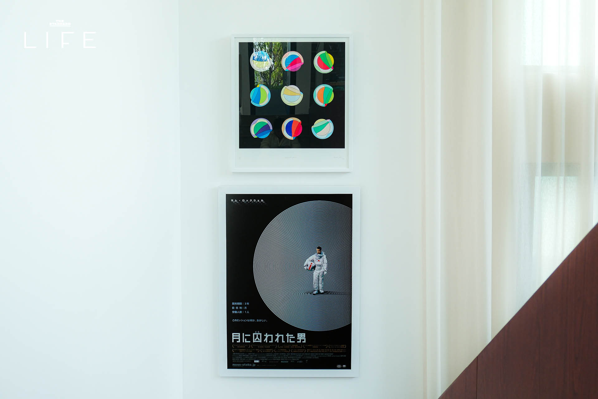 เบนซ์ ธนชาติ ยืนอยู่หน้าบ้านทาวน์โฮมสไตล์ Mid-Century Modern ที่เขาออกแบบเอง 8