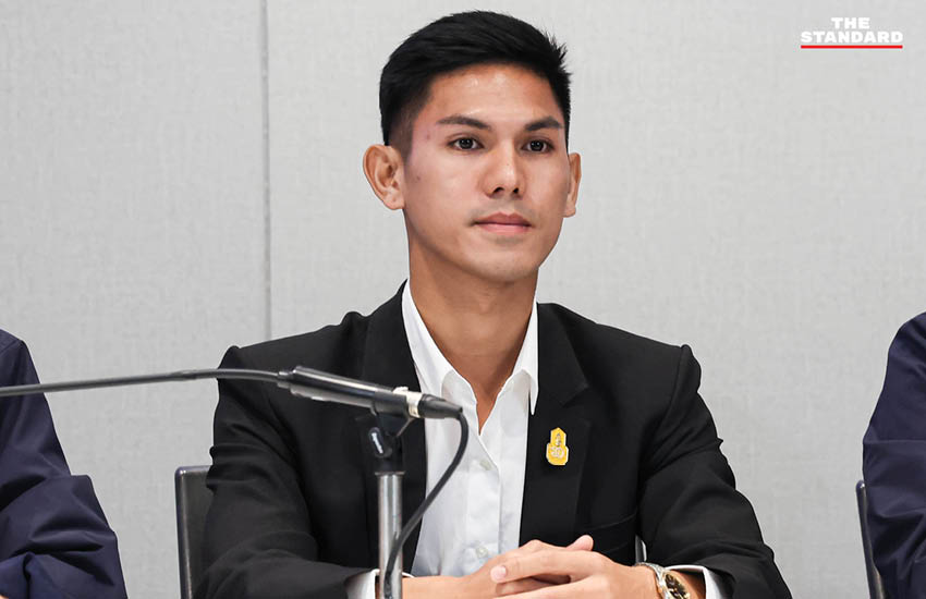 ภาพการแถลงข่าวของพรรคภูมิใจไทย กับตัวแทนจากพรรคเพื่อชาติไทยและพรรคมิติใหม่ เพื่อแสดงเจตจำนงสนับสนุน อนุทิน ชาญวีรกูล เป็นนายกรัฐมนตรี 4