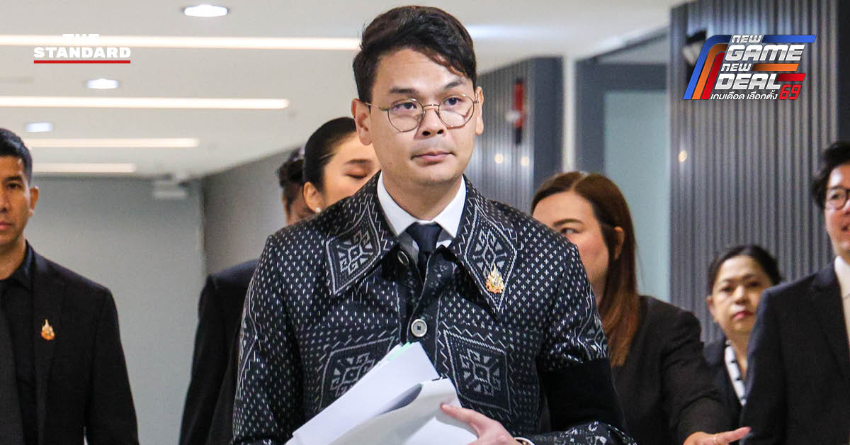 อนุทิน ชาญวีรกูล หัวหน้าพรรคภูมิใจไทย ขณะให้สัมภาษณ์ท่ามกลางสถานการณ์การรวมเสียงจัดตั้งรัฐบาล