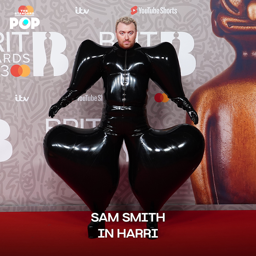 ภาพรวม 7 ลุคในตำนานบนพรมแดง BRIT Awards จากศิลปินชื่อดังที่สร้างประวัติศาสตร์แฟชั่น 5