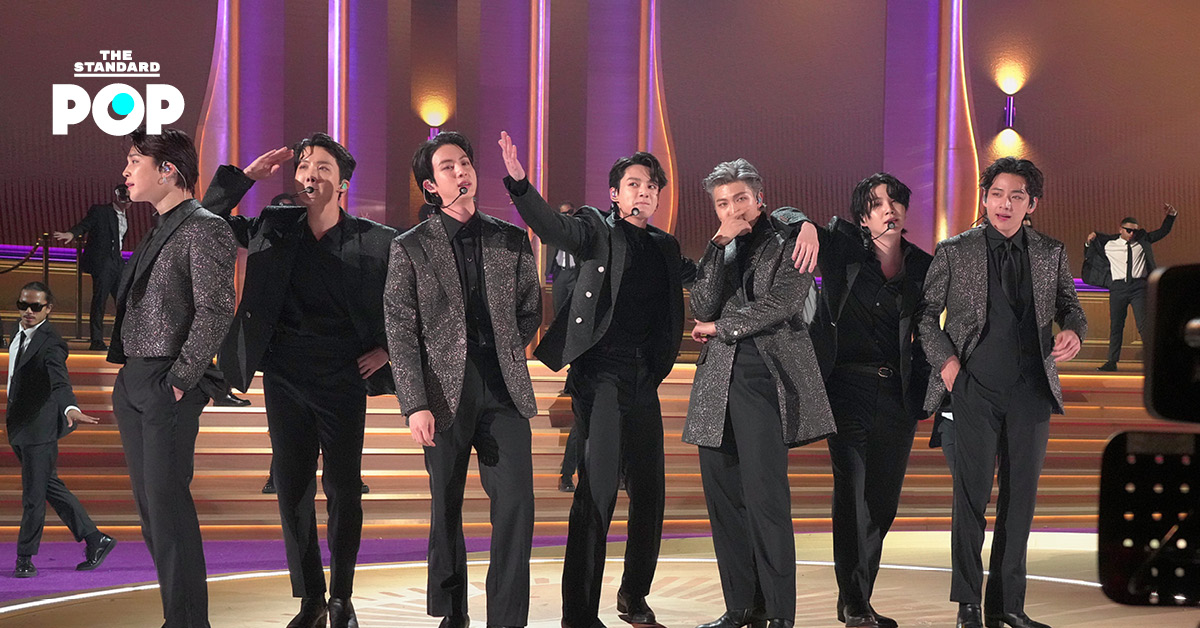 ภาพวง BTS กำลังแสดงคอนเสิร์ต