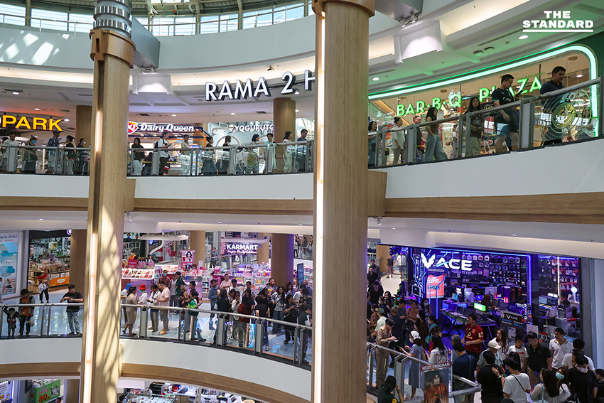 ประชาชนจำนวนมากต่อแถวใช้สิทธิเลือกตั้งล่วงหน้าที่เซ็นทรัลพระราม 2 14