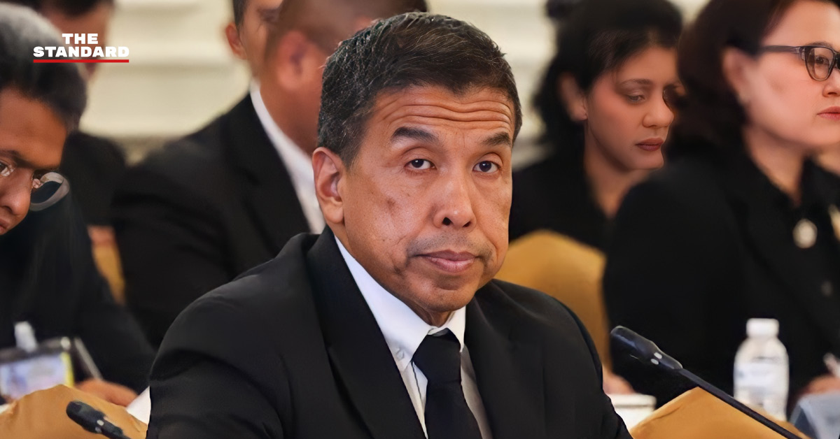 ชัชชาติ สิทธิพันธุ์ ผู้ว่าราชการกรุงเทพมหานคร กำลังให้สัมภาษณ์