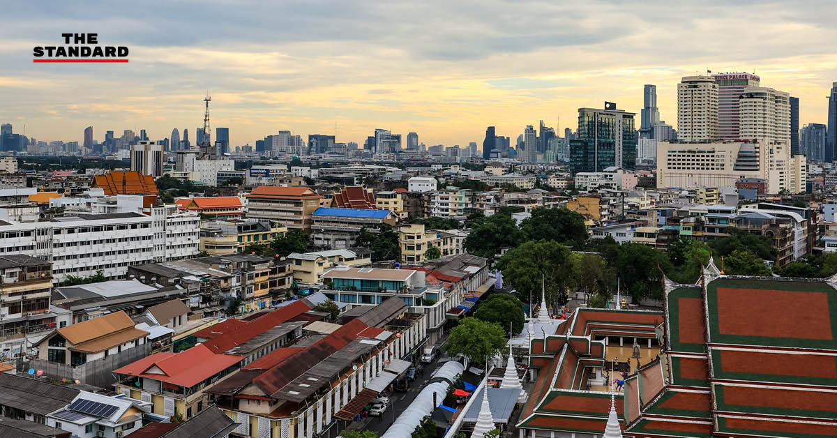 ชัชชาติ สิทธิพันธุ์ ผู้ว่าฯ กทม. ลงพื้นที่ติดตามสถานการณ์ฝุ่น PM2.5 ที่ศูนย์ข้อมูลคุณภาพอากาศกรุงเทพมหานคร