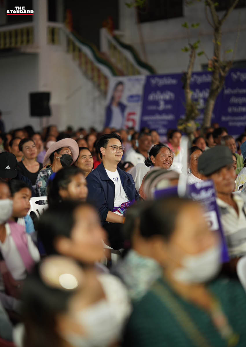 ไชยชนก ชิดชอบ ปราศรัยบนเวทีหาเสียงที่ชัยภูมิ พร้อม สุชาดา ซาง แทนทรัพย์ ผู้สมัคร สส. พรรคภูมิใจไทย 3