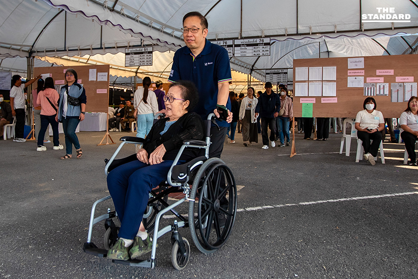บรรยากาศการเลือกตั้งล่วงหน้าในจังหวัดเชียงใหม่ ที่ประชาชนจำนวนมากเดินทางมาใช้สิทธิอย่างคึกคัก 4