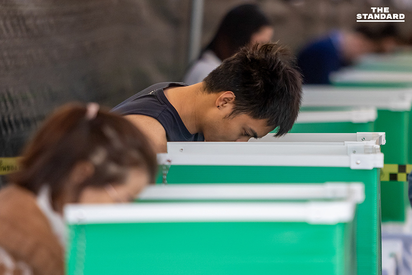 บรรยากาศการเลือกตั้งล่วงหน้าในจังหวัดเชียงใหม่ ที่ประชาชนจำนวนมากเดินทางมาใช้สิทธิอย่างคึกคัก 7