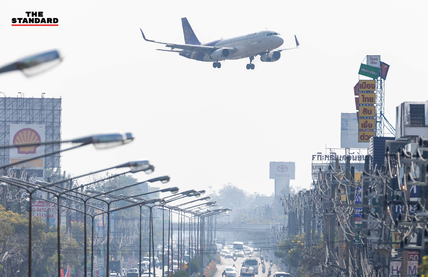 ภาพมุมกว้างของเมืองเชียงใหม่ที่ถูกปกคลุมด้วยฝุ่นควันหนาแน่น จนมองเห็นดอยสุเทพได้เลือนราง 1