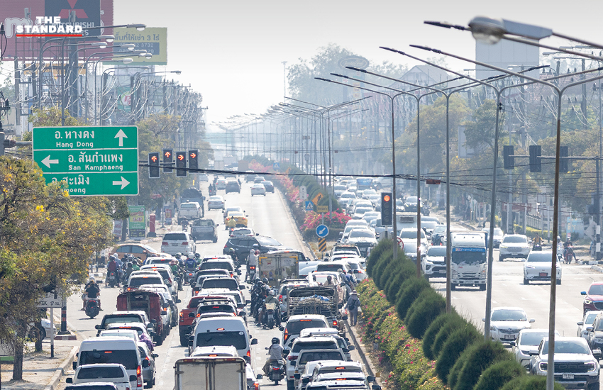 ภาพมุมกว้างของเมืองเชียงใหม่ที่ถูกปกคลุมด้วยฝุ่นควันหนาแน่น จนมองเห็นดอยสุเทพได้เลือนราง 3