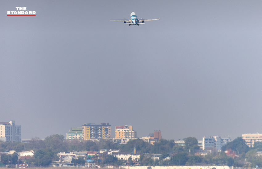 ภาพมุมกว้างของเมืองเชียงใหม่ที่ถูกปกคลุมด้วยฝุ่นควันหนาแน่น จนมองเห็นดอยสุเทพได้เลือนราง 4