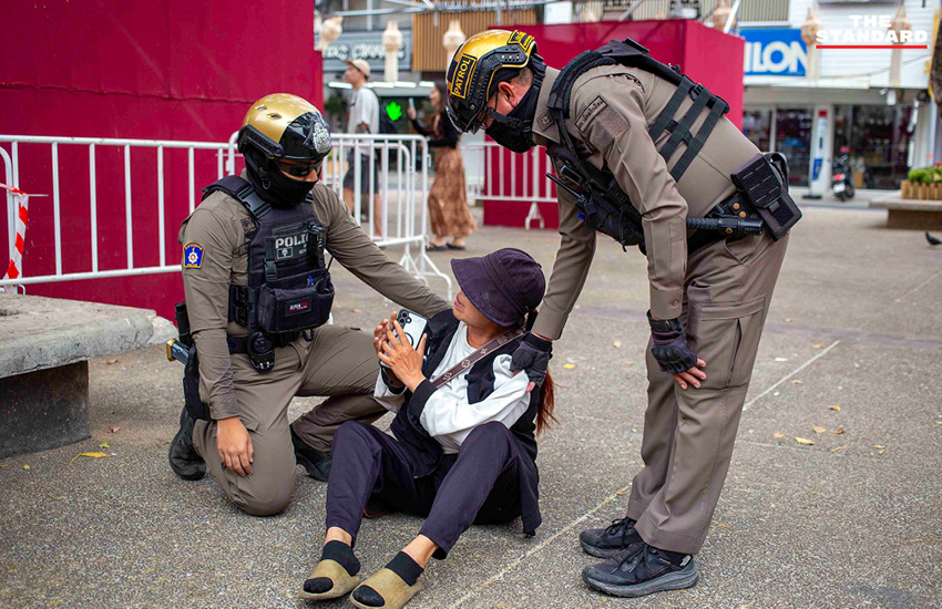 เจ้าหน้าที่ตำรวจเพิ่มกำลังดูแลความปลอดภัยนักท่องเที่ยวบริเวณลานประตูท่าแพ จังหวัดเชียงใหม่ 3