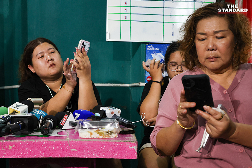 ประชาชนชาวชลบุรีรวมตัวประท้วงมติ กกต. ไม่สั่งนับคะแนนใหม่ พร้อมปักหลักรอหลักฐานจากกล้องวงจรปิด 4