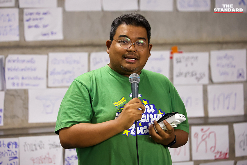 ประชาชนชาวชลบุรีรวมตัวประท้วงมติ กกต. ไม่สั่งนับคะแนนใหม่ พร้อมปักหลักรอหลักฐานจากกล้องวงจรปิด 8