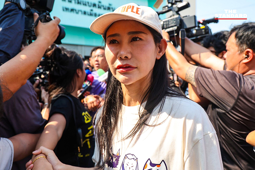 ประชาชนรวมตัวประท้วงเรียกร้องให้นับคะแนนใหม่ที่หน่วยเลือกตั้ง สส. ชลบุรี เขต 1 5