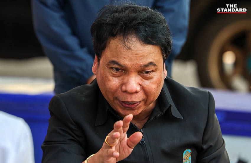 กลุ่มประชาชนปักหลักเฝ้าหีบเลือกตั้ง ชลบุรี เขต 1 เรียกร้อง กกต. นับคะแนนใหม่ 6