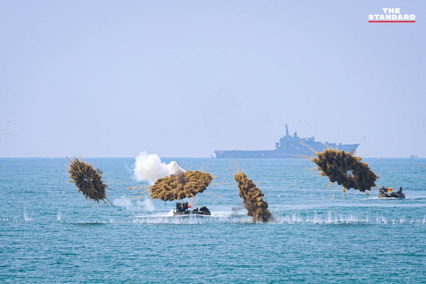 ภาพการฝึกยุทธวิธีสะเทินน้ำสะเทินบกในการฝึก Cobra Gold 2026 ที่หาดยาว ชลบุรี โดยกองทัพไทย สหรัฐฯ เกาหลีใต้ และสิงคโปร์ 1