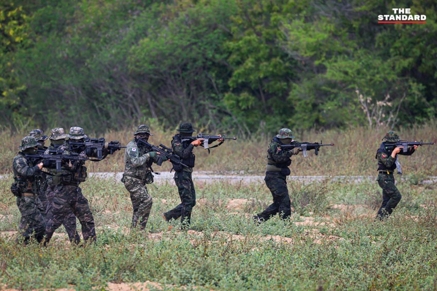 ภาพการฝึกยุทธวิธีสะเทินน้ำสะเทินบกในการฝึก Cobra Gold 2026 ที่หาดยาว ชลบุรี โดยกองทัพไทย สหรัฐฯ เกาหลีใต้ และสิงคโปร์ 11