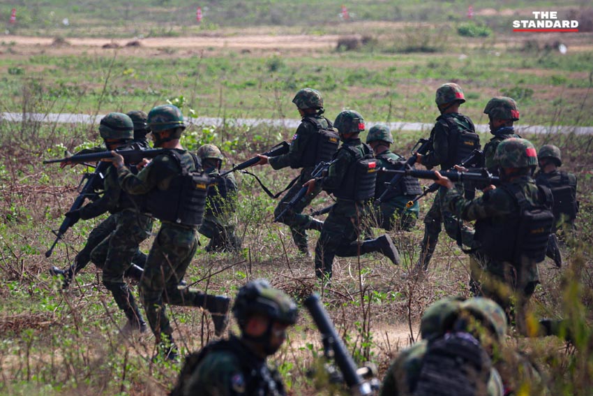 ภาพการฝึกยุทธวิธีสะเทินน้ำสะเทินบกในการฝึก Cobra Gold 2026 ที่หาดยาว ชลบุรี โดยกองทัพไทย สหรัฐฯ เกาหลีใต้ และสิงคโปร์ 13