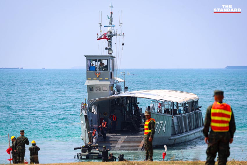 ภาพการฝึกยุทธวิธีสะเทินน้ำสะเทินบกในการฝึก Cobra Gold 2026 ที่หาดยาว ชลบุรี โดยกองทัพไทย สหรัฐฯ เกาหลีใต้ และสิงคโปร์ 16
