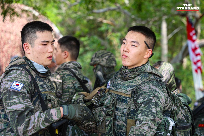 ภาพการฝึกยุทธวิธีสะเทินน้ำสะเทินบกในการฝึก Cobra Gold 2026 ที่หาดยาว ชลบุรี โดยกองทัพไทย สหรัฐฯ เกาหลีใต้ และสิงคโปร์ 21