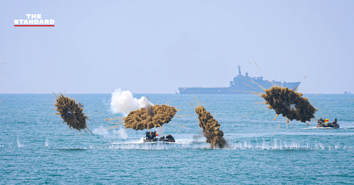 ภาพการฝึกยุทธวิธีสะเทินน้ำสะเทินบกในการฝึก Cobra Gold 2026 ที่หาดยาว ชลบุรี โดยกองทัพไทย สหรัฐฯ เกาหลีใต้ และสิงคโปร์