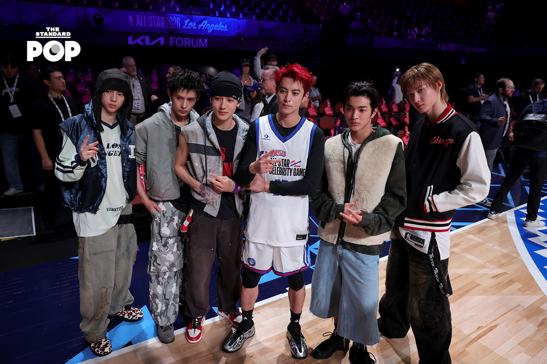ภาพวง CORTIS แสดงบนเวทีในงาน NBA All-Star Celebrity Game 3