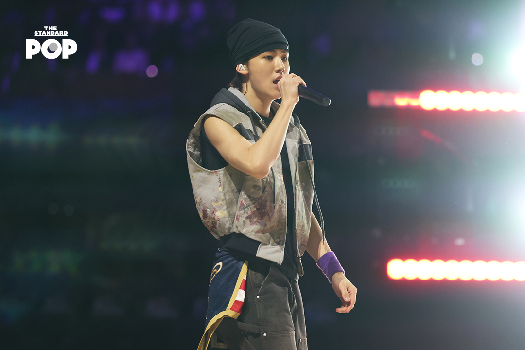 ภาพวง CORTIS แสดงบนเวทีในงาน NBA All-Star Celebrity Game 5