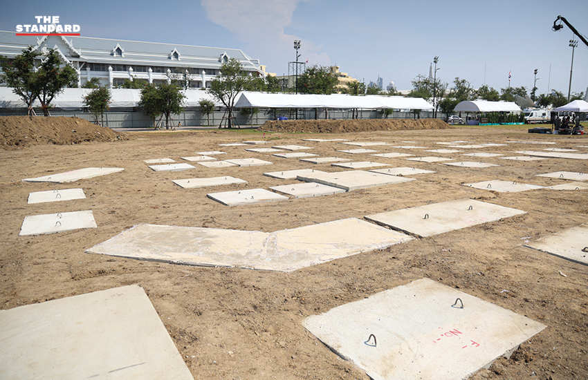 สมเด็จพระกนิษฐาธิราชเจ้า กรมสมเด็จพระเทพรัตนราชสุดาฯ สยามบรมราชกุมารี ทรงประกอบพิธีปักหมุดวางผังก่อสร้างพระเมรุมาศ สมเด็จพระบรมราชชนนีพันปีหลวง ที่ท้องสนามหลวง 13