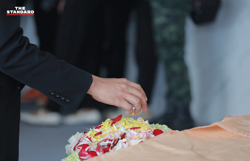 นฤมล ภิญโญสินวัฒน์ ประธานพิธีน้ำหลวงอาบศพ ผอ.ศศิพัชร 2