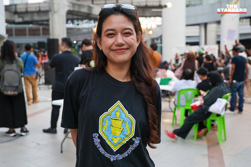 ภาพประชาชนและแกนนำร่วมกิจกรรม 'เวทีไต่สวนสาธารณะ กกต. โกงเสียงประชาชน' ที่ลานหน้าหอศิลปวัฒนธรรมแห่งกรุงเทพมหานคร 7