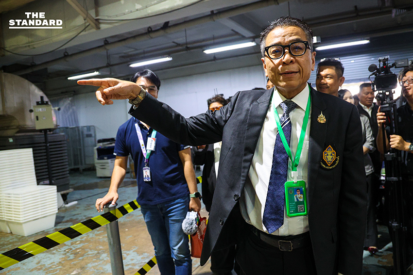 ภาพการเปิดศูนย์คัดแยกบัตรเลือกตั้งล่วงหน้า-นอกราชอาณาจักร โดย คณะกรรมการการเลือกตั้ง (กกต.) และหน่วยงานที่เกี่ยวข้อง โดยมี แสวง บุญมี เลขาธิการ กกต. ร่วมตรวจสอบและให้ความมั่นใจในความโปร่งใส 11