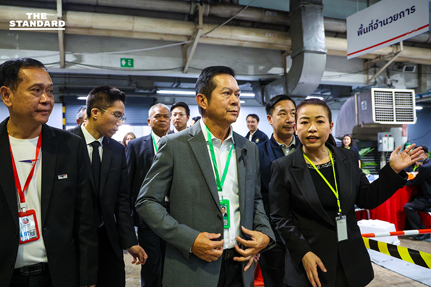 ภาพการเปิดศูนย์คัดแยกบัตรเลือกตั้งล่วงหน้า-นอกราชอาณาจักร โดย คณะกรรมการการเลือกตั้ง (กกต.) และหน่วยงานที่เกี่ยวข้อง โดยมี แสวง บุญมี เลขาธิการ กกต. ร่วมตรวจสอบและให้ความมั่นใจในความโปร่งใส 6