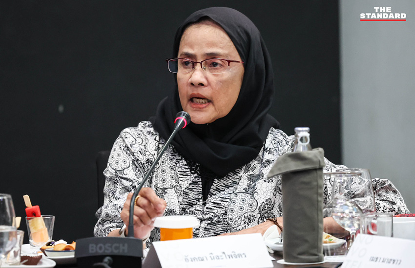 สมชัย ศรีสุทธิยากร และภาคประชาชนสาธิตการเลือกตั้งจำลอง เพื่อตรวจสอบบัตรเลือกตั้งที่มีบาร์โค้ดว่าไม่เป็นความลับ 11