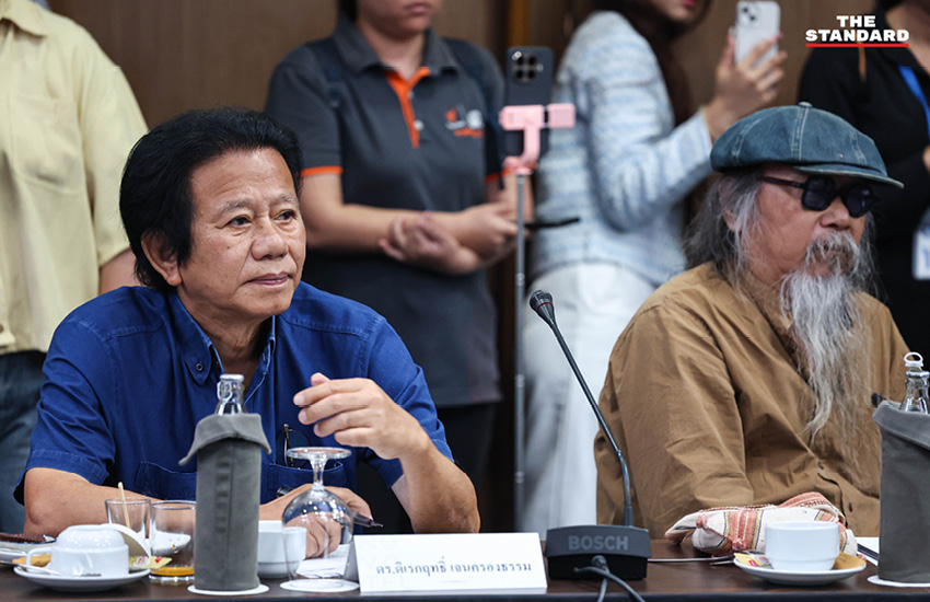 สมชัย ศรีสุทธิยากร และภาคประชาชนสาธิตการเลือกตั้งจำลอง เพื่อตรวจสอบบัตรเลือกตั้งที่มีบาร์โค้ดว่าไม่เป็นความลับ 9