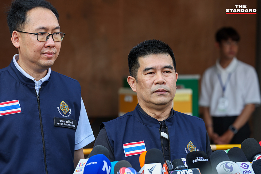 บรรยากาศการเปิดหีบเลือกตั้งและนับคะแนนใหม่ หน่วยเลือกตั้งที่ 9-10 เขต 15 คันนายาว กกต. ย้ายคูหาใต้อาคาร มีประชาชนและฝ่ายการเมืองร่วมสังเกตการณ์ 9