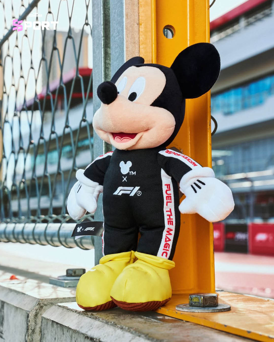 Mickey Mouse ในชุดนักแข่ง F1 ร่วมฉลองการเปิดตัวคอลเล็กชันพิเศษ F1 x Disney ต้อนรับฤดูกาล 2026 5