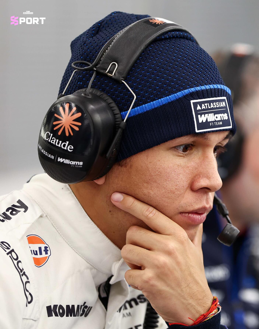 รถแข่ง FW48 ของทีม Atlassian Williams F1 ขณะทดสอบในสนามซิลเวอร์สโตน ด้วยลวดลาย Flow State Testing Livery ที่แฟนๆ โหวตเลือก 2