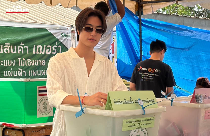 ภาพ เจมีไนน์-โฟร์ท นักแสดงจาก GMMTV ขณะใช้สิทธิเลือกตั้งในกรุงเทพมหานคร โดยมีแฟนคลับให้ความสนใจจำนวนมาก 3